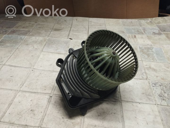 Volkswagen PASSAT B5 Heater fan/blower 740221233F