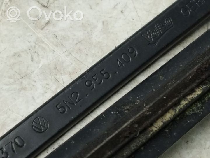 Volkswagen Tiguan Wycieraczka szyby przedniej / czołowej 5N2955409