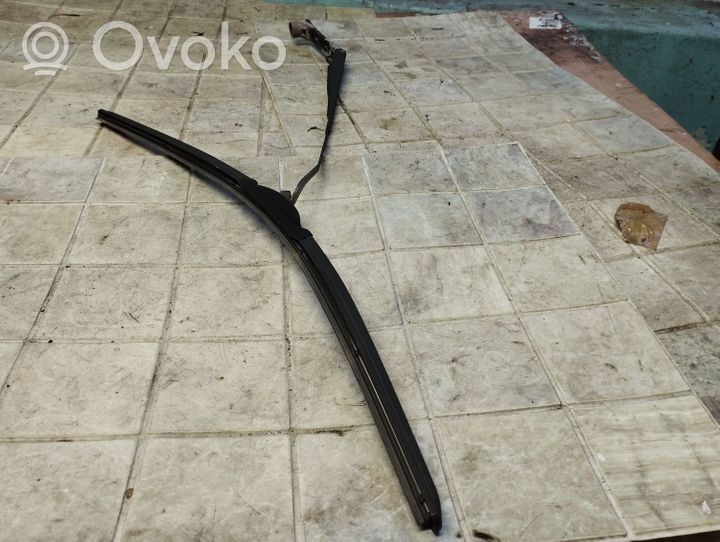 Mitsubishi Colt Windshield/front glass wiper blade 6832