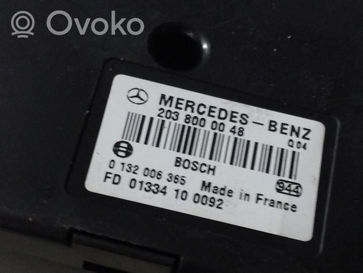 Mercedes-Benz C W203 Pompe à vide 2038000048