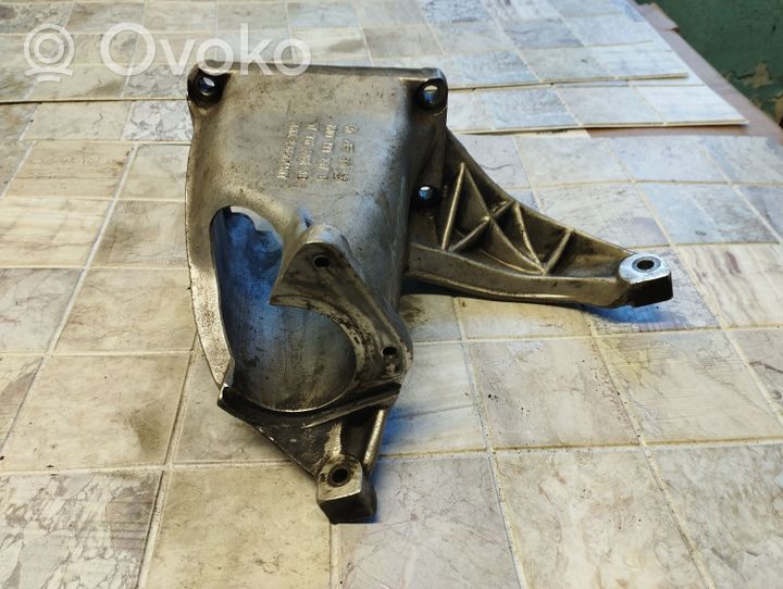 Ford Galaxy Staffa del cuscinetto di supporto dell’albero di trasmissione 7M0199207B