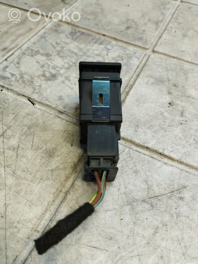 Volkswagen Polo IV 9N3 Hazard light switch 6Q0953235A