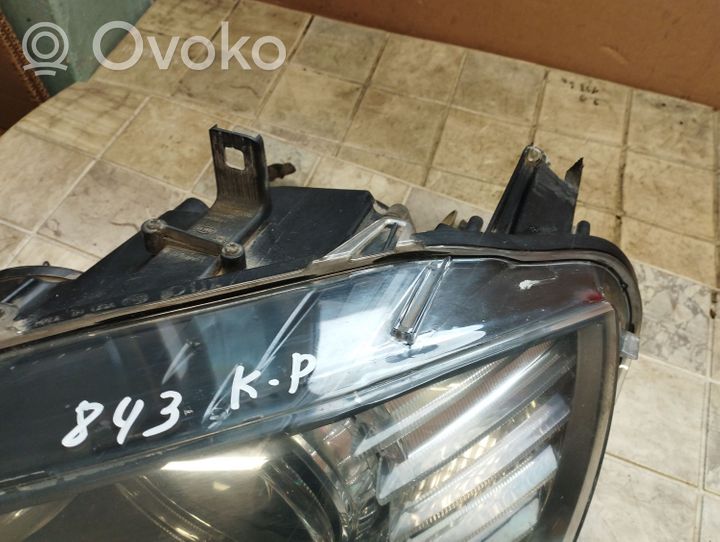 BMW X6 E71 Lampa przednia 16635100L