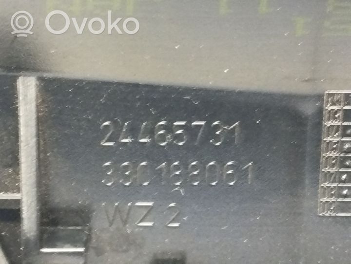 Opel Astra H Dysze / Kratki środkowego nawiewu deski rozdzielczej 24465731