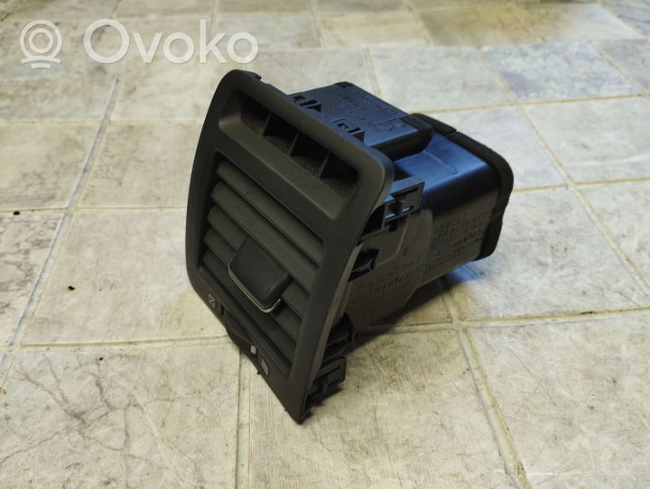 Toyota Corolla Verso E121 Copertura griglia di ventilazione laterale cruscotto 5566013020