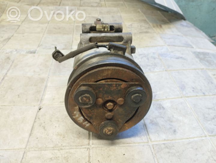 Ford Focus Ilmastointilaitteen kompressorin pumppu (A/C) 3M5H19D629DC