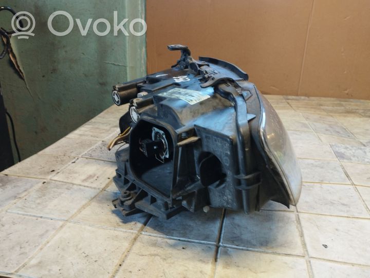 Audi A4 S4 B6 8E 8H Lampa przednia 8E0941004F