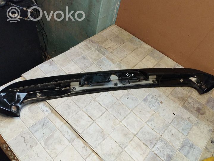 Mitsubishi Grandis Spoileris galinio dangčio MN129304