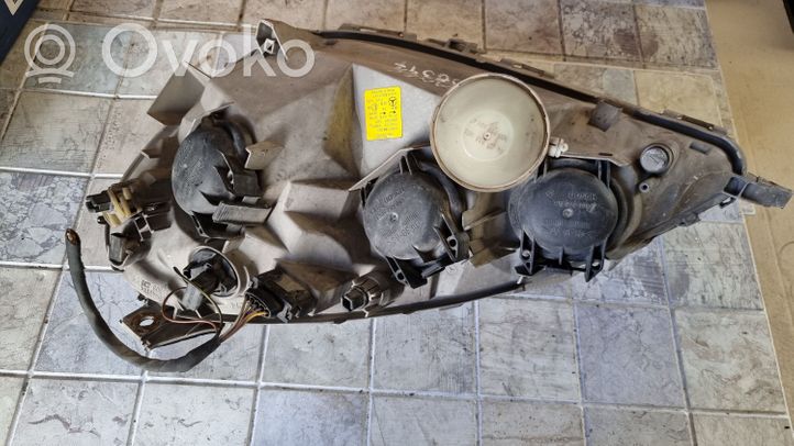 Mercedes-Benz Vaneo W414 Lampa przednia 0301189202