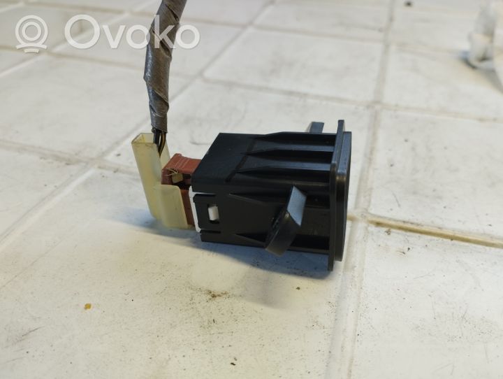 Honda CR-V Tailgate opening switch 