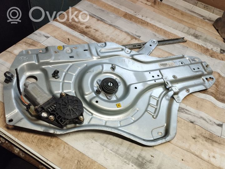 Hyundai Elantra Alzacristalli della portiera anteriore con motorino 824802D062