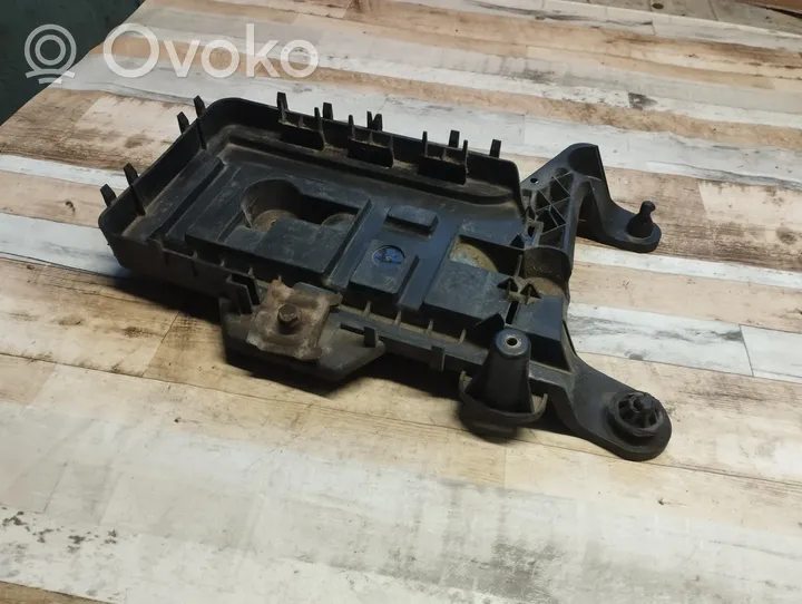 Volkswagen Touran I Boîte de batterie 1K0915333B