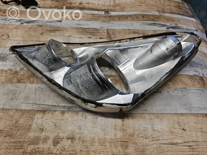 Toyota Corolla Verso AR10 Klosze lamp przednich P3124R