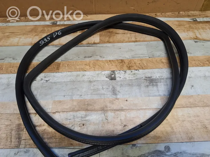 Toyota Corolla Verso AR10 Rubber seal rear door 