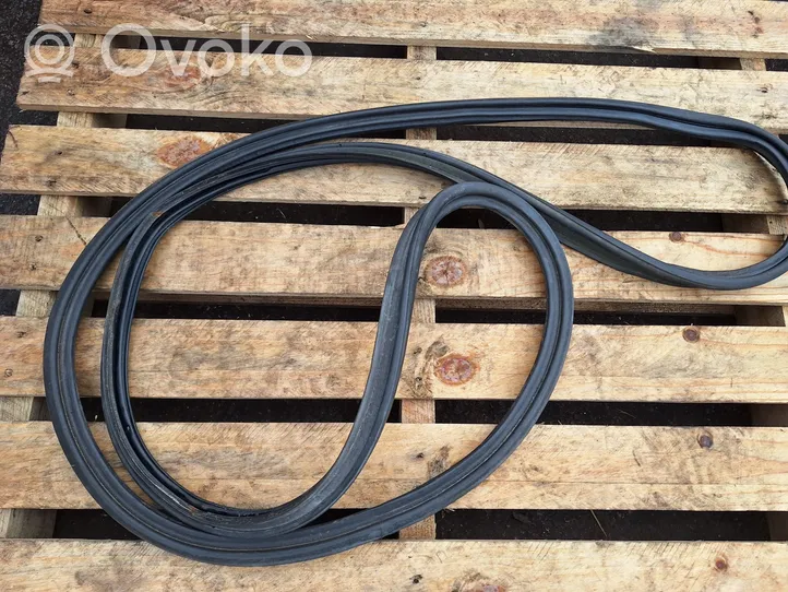 Toyota Corolla Verso AR10 Seal rubber (tailgate) 