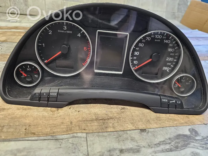 Audi A4 S4 B7 8E 8H Tachimetro (quadro strumenti) 8E0920932