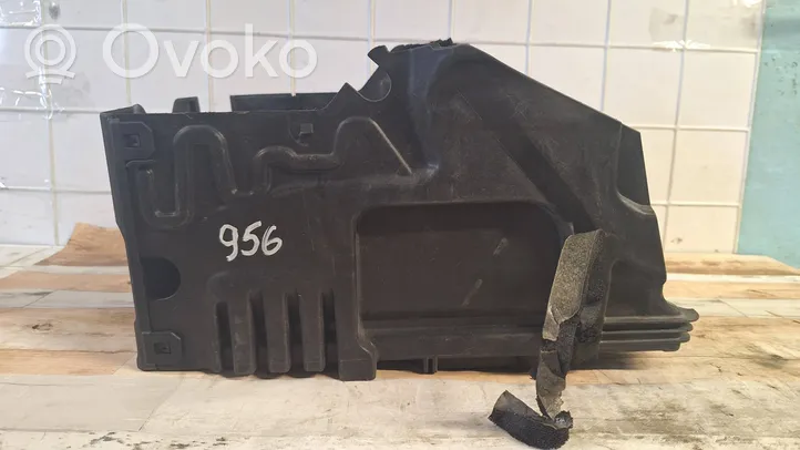 Volvo S80 Akkulaatikon alusta 31201029