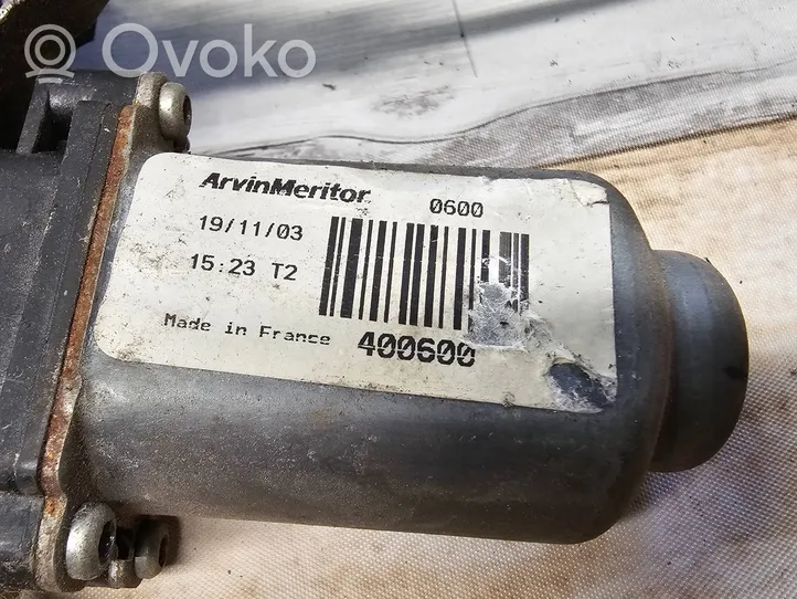 Nissan Almera Tino Elektryczny podnośnik szyby drzwi tylnych 400600