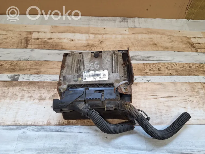 Opel Astra H Sterownik / Moduł ECU 0281011943