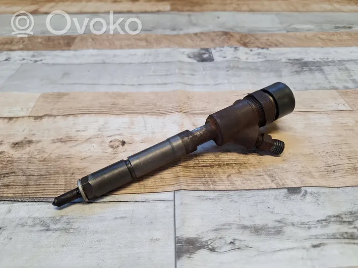 Toyota Yaris Fuel injector 236700N030