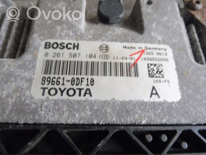 Toyota Yaris Kit centralina motore ECU e serratura 896610DF10