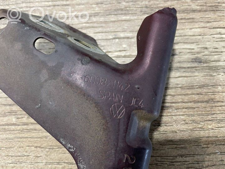 Volkswagen Polo IV 9N3 Supporto di montaggio del parafango 6Q0821142