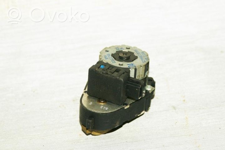 BMW 5 E39 Motorino attuatore ricircolo aria dell’A/C 64118363798