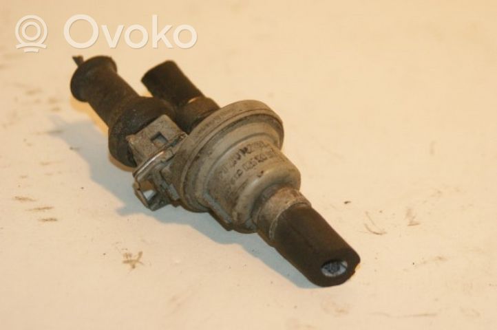 Audi 80 90 B3 Soupape de ventilation, réservoir de carburant 026133517