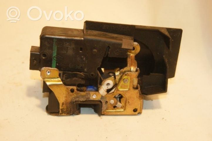 Renault Laguna I Front door lock 7701045755