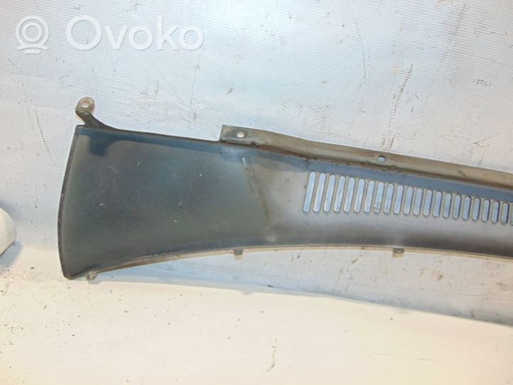 Nissan Patrol Y61 Rivestimento del tergicristallo 66812VB000