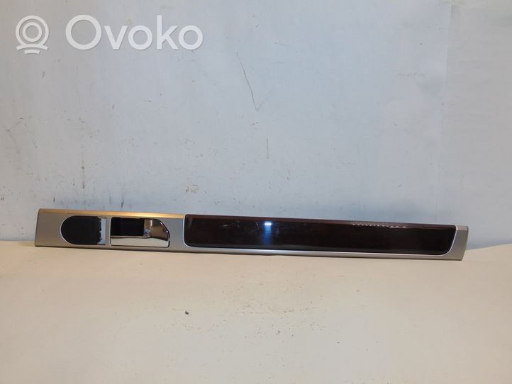 Volkswagen Touareg I Baguette moulure de porte arrière 7L6867460