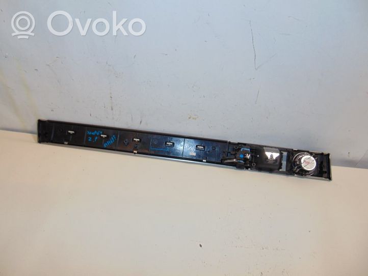 Volkswagen Touareg I Baguette moulure de porte arrière 7L6867460