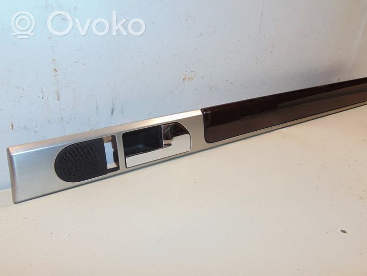 Volkswagen Touareg I Baguette moulure de porte arrière 7L6867460