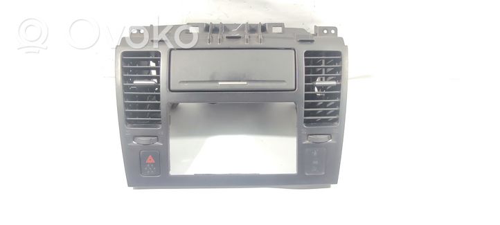 Nissan Tiida C11 Griglia di ventilazione centrale cruscotto 68750EL00A