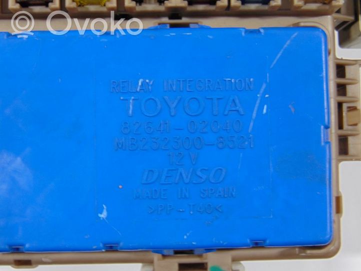 Toyota Corolla E120 E130 Module de fusibles 8273002040