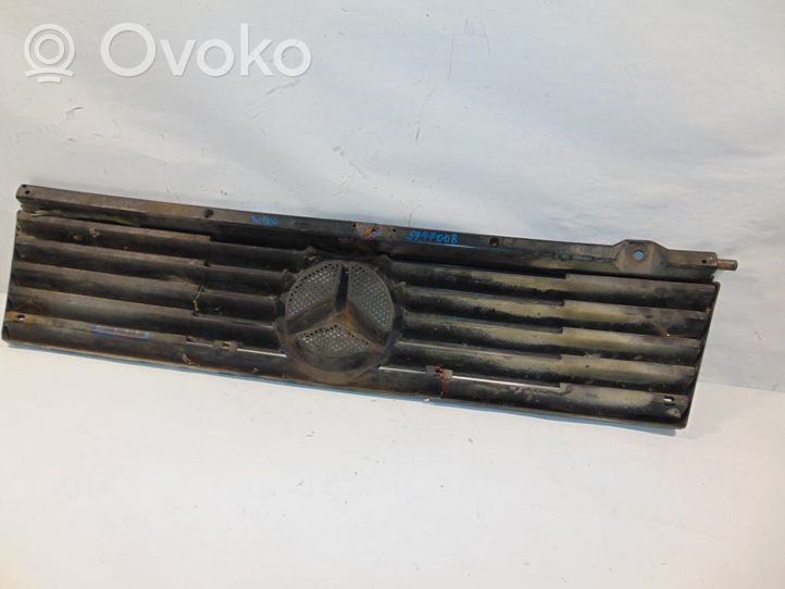 Mercedes-Benz 100 W631 Maskownica / Grill / Atrapa górna chłodnicy A6317510218