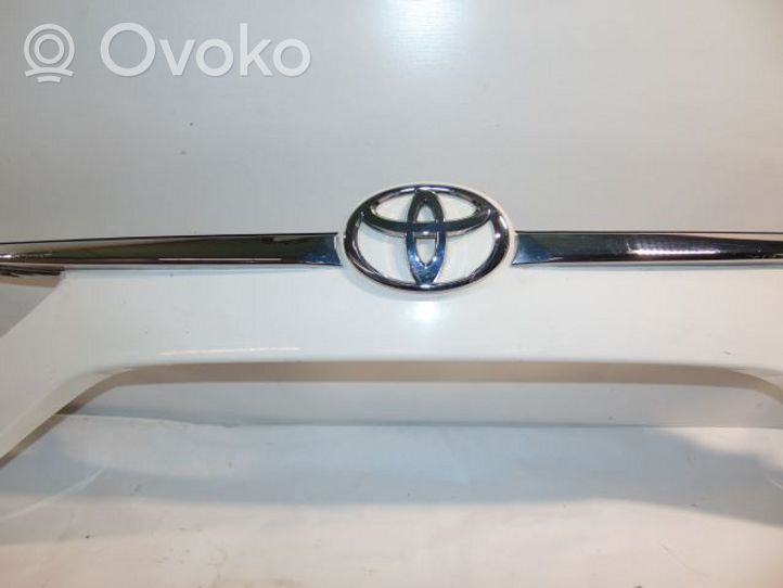 Toyota Avensis T270 Takaluukun koristelista 7680105904