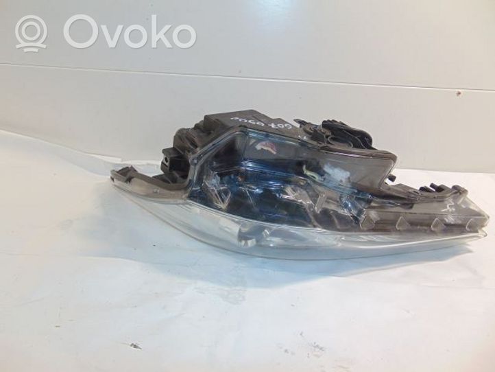 Toyota Avensis T270 Phare frontale 8117005390