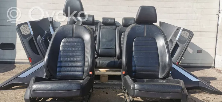 Volkswagen PASSAT CC Sitze und Türverkleidungen komplett 