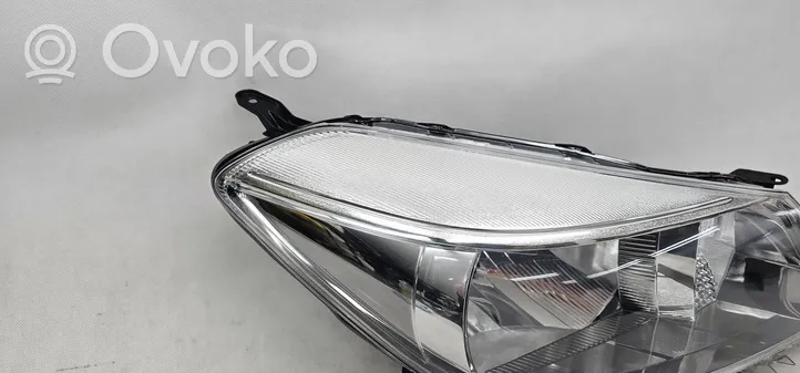 Toyota Yaris Lampa przednia 