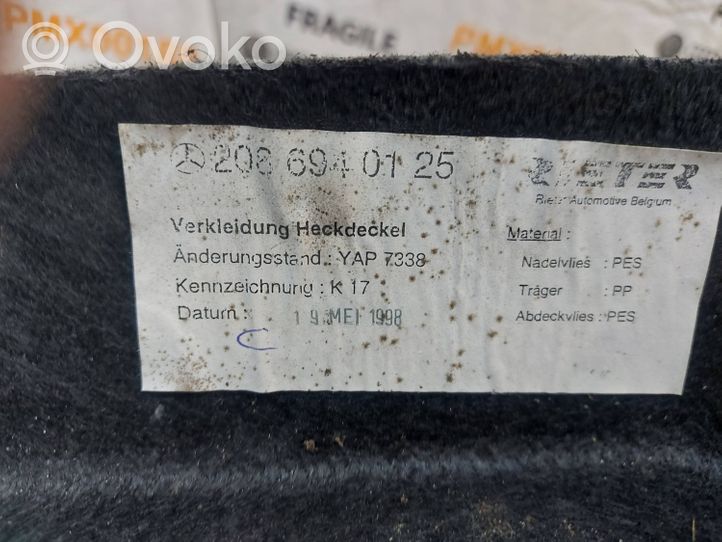 Mercedes-Benz CLK A208 C208 Verkleidung Heckklappe Kofferraumdeckel 2086940125