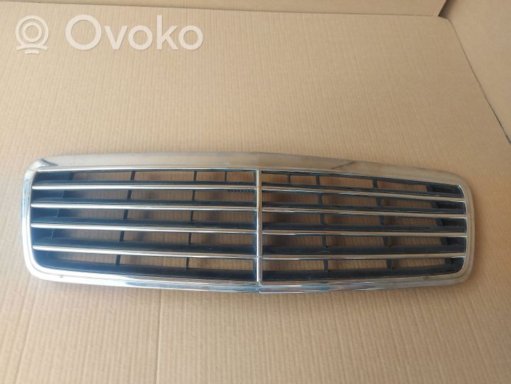 Mercedes-Benz CLK A208 C208 Grille calandre supérieure de pare-chocs avant 771500002