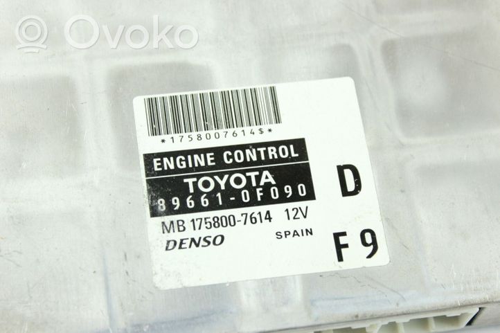 Toyota Corolla E120 E130 Sterownik / Moduł ECU 896610F090