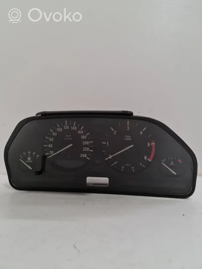 BMW 5 E34 Compteur de vitesse tableau de bord 8361119