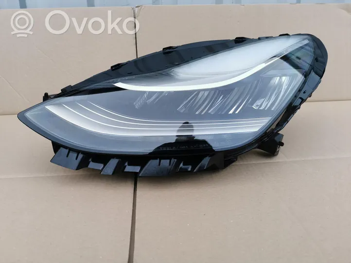 Tesla Model 3 Lampa przednia 1077375-00-C