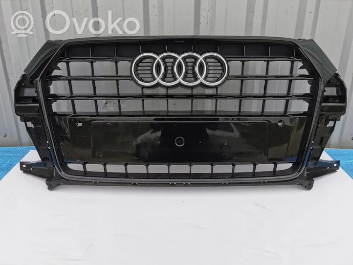 Audi Q3 F3 Griglia superiore del radiatore paraurti anteriore 8U0853653M