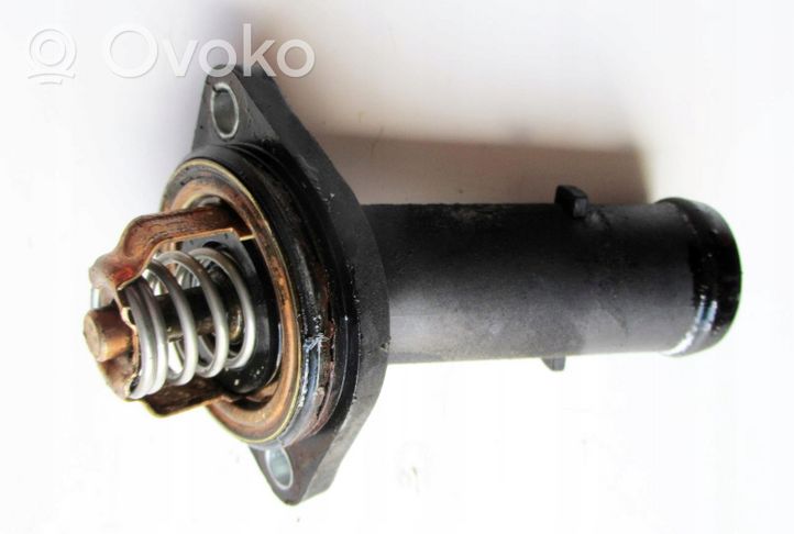 Volkswagen PASSAT B6 Termostat / Obudowa termostatu 045121121A