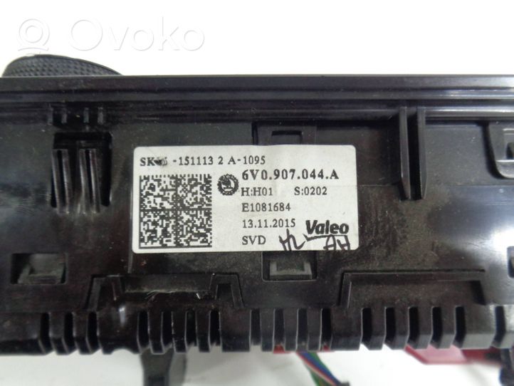 Skoda Fabia Mk3 (NJ) Ilmastoinnin ohjainlaite 6V0907044A