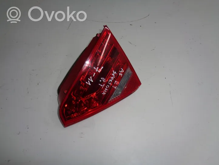 Audi A5 8T 8F Lampy tylnej klapy bagażnika 8T0945094A