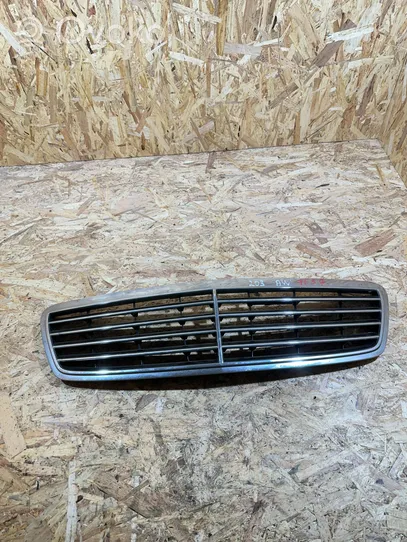 Mercedes-Benz C W203 Grille de calandre avant A2038800183